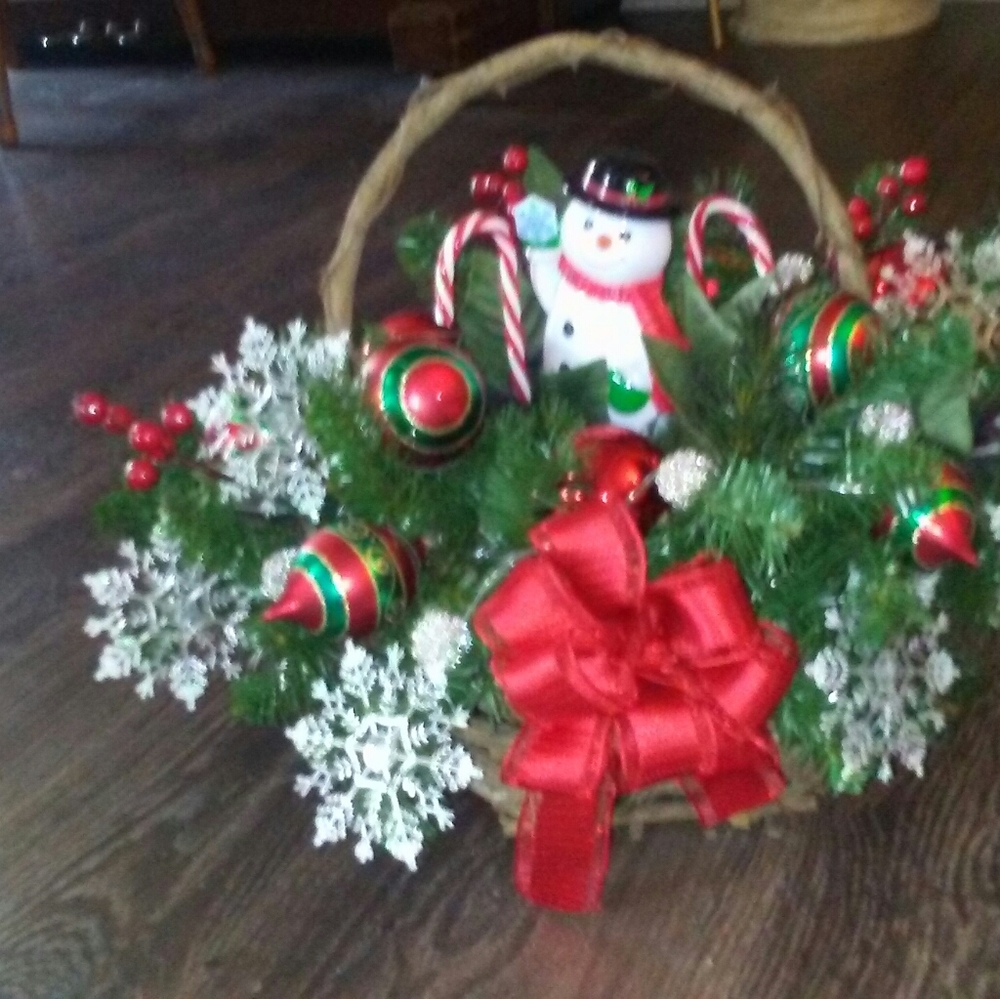 Christmas basket .